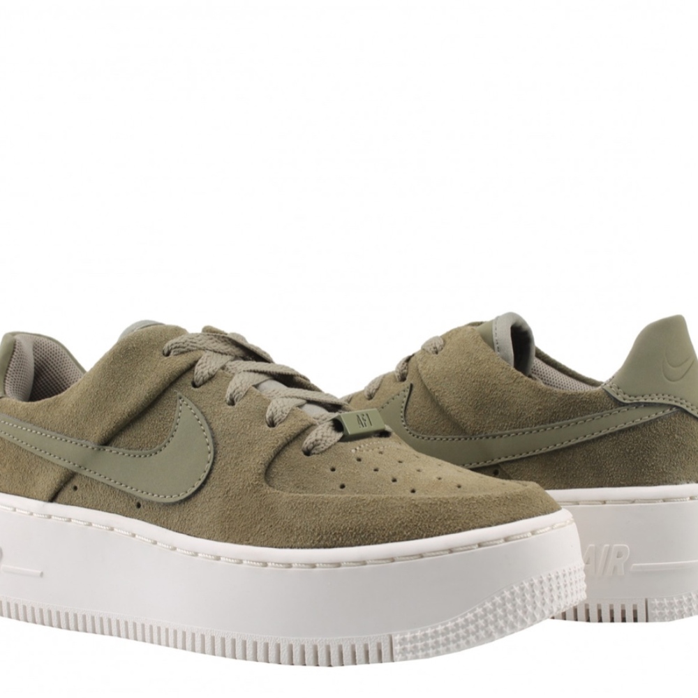 Air Force 1 Sage Low Trooper Sneakers